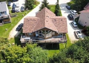 The Blue Mountains Chalet for 20- 8BR Bliss w Hot Tub